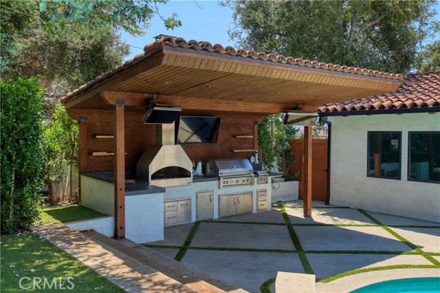 452 Woodbury Road, Glendale CA: https://media.crmls.org/medias/77b96495-7fff-4da1-80ac-d0ebfdc76e6c.jpg