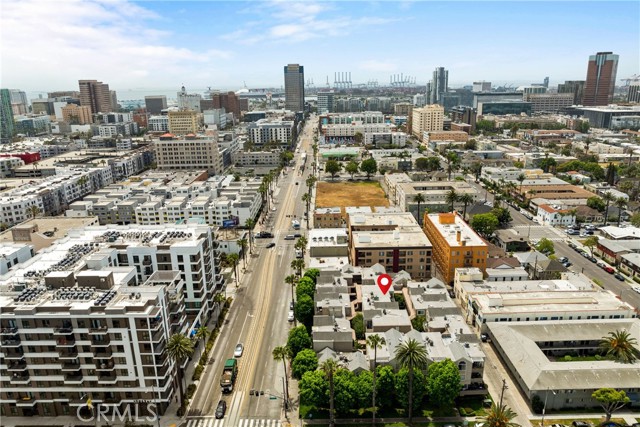 645 Pacific Avenue, Long Beach CA: https://media.crmls.org/medias/77b982e9-cebc-4014-bcbb-932923288ae5.jpg