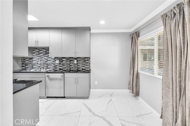 Detail Gallery Image 8 of 22 For 6342 Morse Ave #104,  North Hollywood,  CA 91606 - 2 Beds | 2 Baths