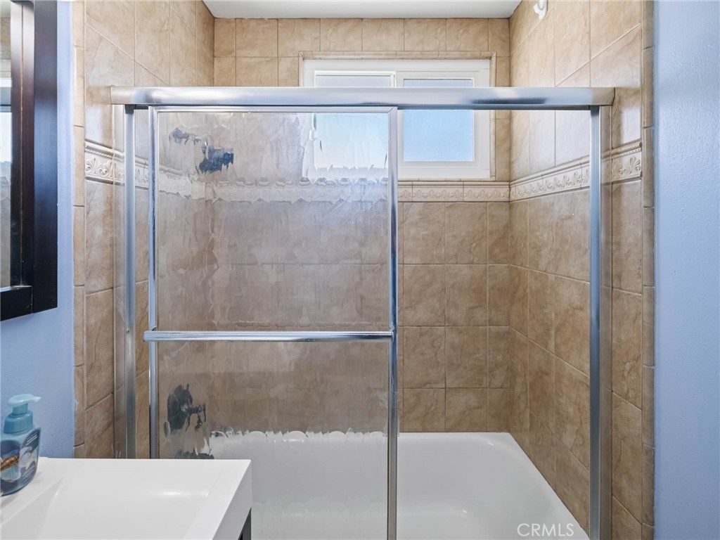 https://media.crmls.org/medias/77ba1c7d-5cb9-47be-89f7-3009cd336318.jpg?preset=X-Large