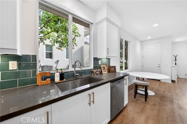 335 Magnet, Irvine CA: https://media.crmls.org/medias/77ba7696-e5c3-42b9-889a-f05539b1af0b.jpg