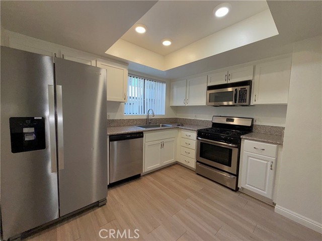 Detail Gallery Image 5 of 26 For 5250 Colodny Dr #19,  Agoura Hills,  CA 91301 - 2 Beds | 2/1 Baths