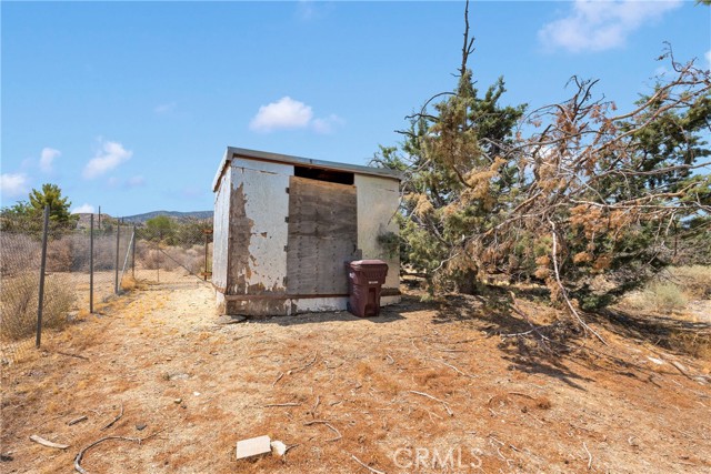 555 Mesquite Road, Pinon Hills CA: https://media.crmls.org/medias/77bcd728-eeb5-4980-aeae-b40efd560fb7.jpg