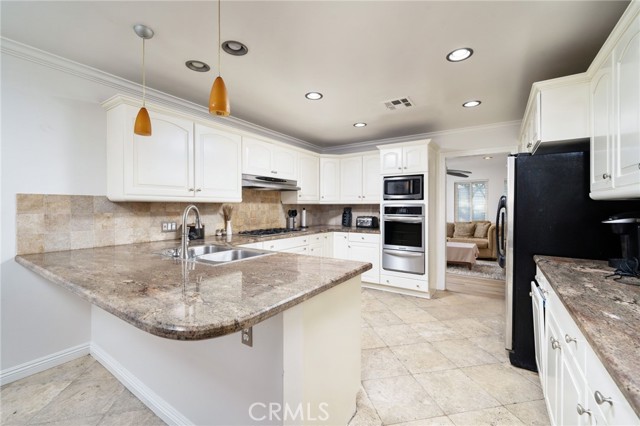 2120 Capuchin Way, Claremont CA: https://media.crmls.org/medias/77bcf192-9f6c-4f54-b97c-65b8d225c245.jpg