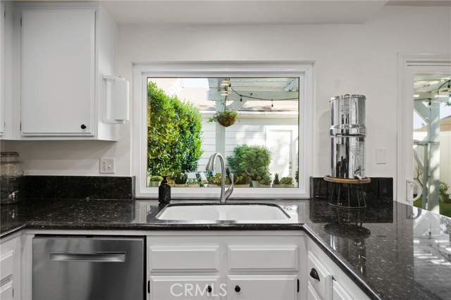 Detail Gallery Image 14 of 47 For 1693 N Mountain #D,  Upland,  CA 91784 - 3 Beds | 2/1 Baths