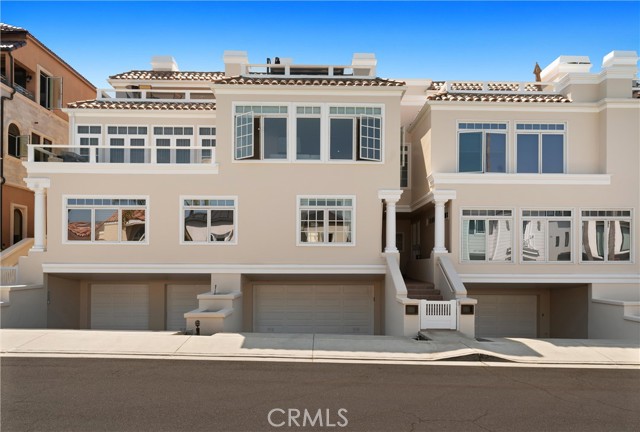 302 Carnation Avenue, Corona del Mar CA: https://media.crmls.org/medias/77be0297-5ed3-4bde-88e4-ae84c6c69ff1.jpg