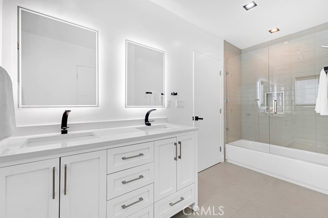 Detail Gallery Image 23 of 54 For 4941 Hesperia Ave, Encino,  CA 91316 - 5 Beds | 4 Baths