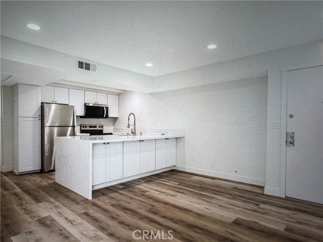 Detail Gallery Image 6 of 19 For 750 N Kings Rd #105,  West Hollywood,  CA 90069 - 1 Beds | 1 Baths