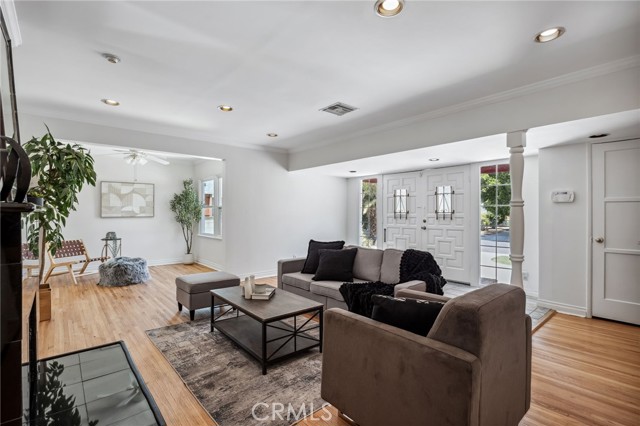 6515 Amigo Avenue, Reseda CA: https://media.crmls.org/medias/77bf1fcc-268d-44e8-8821-28c1de88c734.jpg