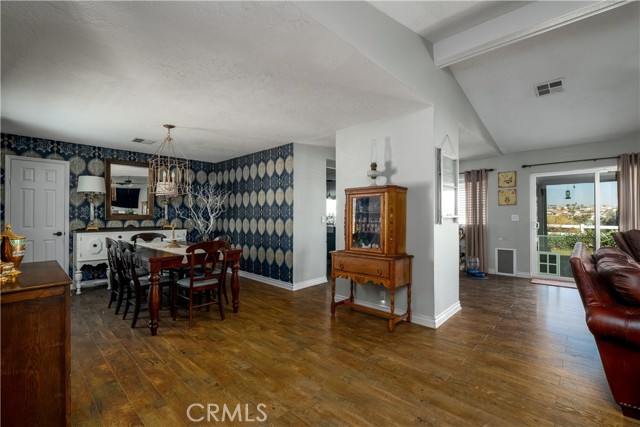 22831 Skylink Drive, Canyon Lake CA: https://media.crmls.org/medias/77c08d00-6e06-4a66-94a6-5e3fd60983ee.jpg