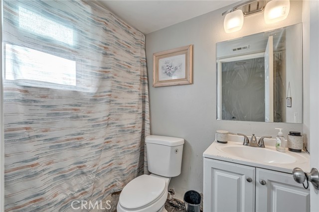 Detail Gallery Image 18 of 42 For 12269 Stonegate Cir, Victorville,  CA 92392 - 3 Beds | 2/1 Baths