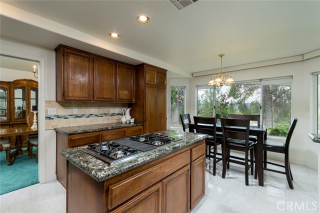 Detail Gallery Image 12 of 49 For 21714 Agajanian Ln, Saugus,  CA 91350 - 4 Beds | 3 Baths