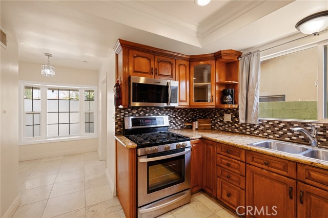 8419 Yolanda Avenue, Northridge CA: https://media.crmls.org/medias/77c240f3-41f4-4425-852c-f77975234ca6.jpg