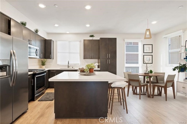 Detail Gallery Image 3 of 33 For 2700 E Chaucer #14,  Los Angeles,  CA 90065 - 4 Beds | 4 Baths