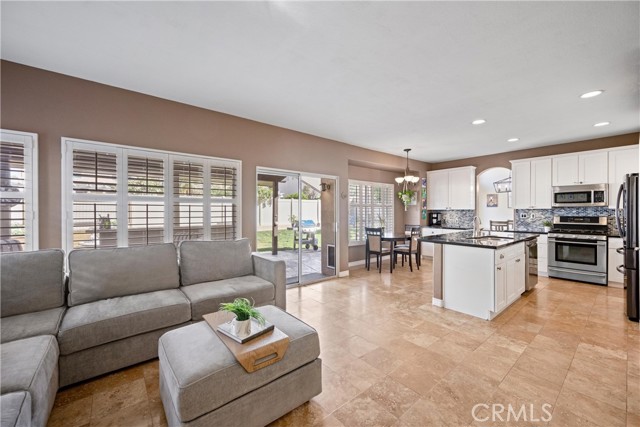 Detail Gallery Image 4 of 56 For 2969 Coral St, Corona,  CA 92882 - 5 Beds | 3 Baths