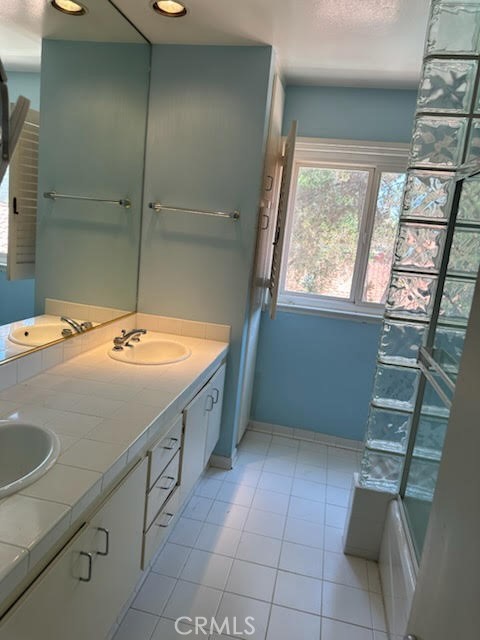 23135 Park Contessa, Calabasas CA: https://media.crmls.org/medias/77c3e2a3-a6a9-44f9-a20a-3b0ca092bc88.jpg