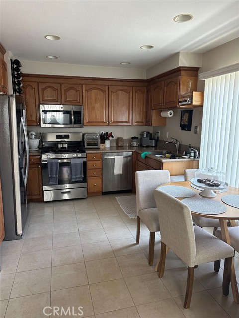 Detail Gallery Image 3 of 13 For 202 Colton St a,  Newport Beach,  CA 92663 - 2 Beds | 2 Baths