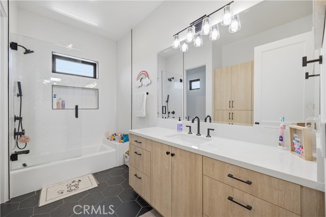 Detail Gallery Image 21 of 41 For 2504 Fisk Ln, Redondo Beach,  CA 90278 - 4 Beds | 3/1 Baths