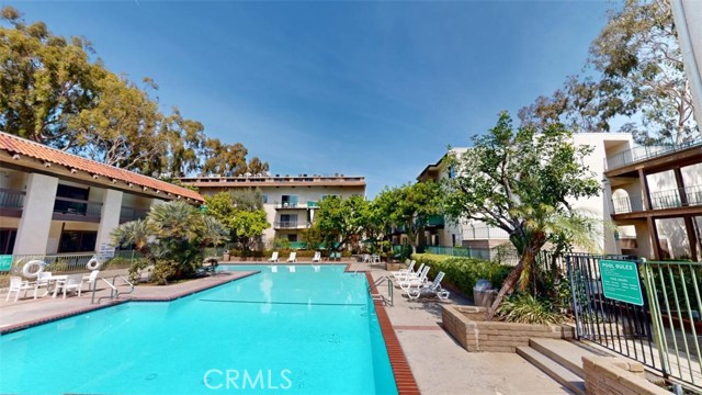 Detail Gallery Image 14 of 15 For 5460 White Oak Ave, Encino,  CA 91316 - 2 Beds | 2 Baths