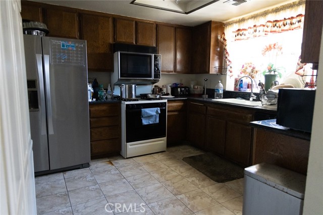 1677 W Bruin Street, Los Angeles CA: https://media.crmls.org/medias/77c552a2-0947-4fc5-932c-33b87b615f2a.jpg