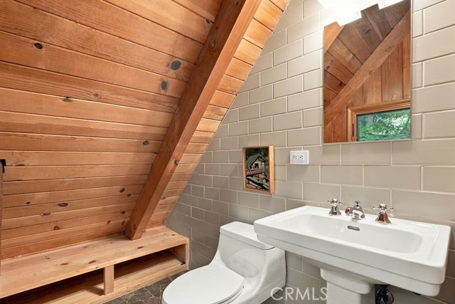 813 Poe Court, Lake Arrowhead, CA 92352