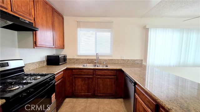 Detail Gallery Image 5 of 19 For 7331 9th Street #2,  Buena Park,  CA 90621 - 2 Beds | 2 Baths