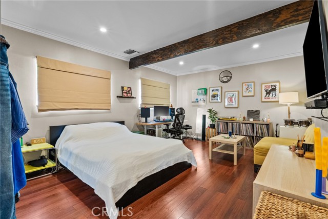 610 S Bel Aire Drive, Burbank CA: https://media.crmls.org/medias/77c59f60-431f-4391-bb85-d51f4bb45d1a.jpg