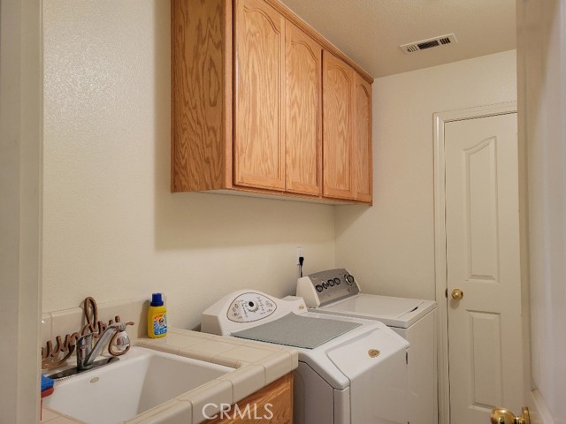 Detail Gallery Image 17 of 45 For 1009 Garden St, Los Banos,  CA 93635 - 4 Beds | 3 Baths