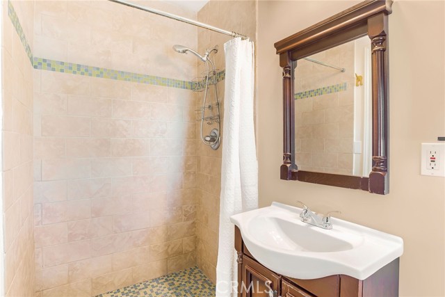2302 Jayma Lane, La Crescenta CA: https://media.crmls.org/medias/77c75d41-e5dd-4169-a621-4a333cef7688.jpg