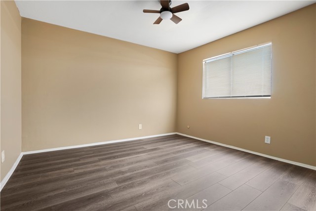 Detail Gallery Image 9 of 21 For 13623 Valerio #C,  Van Nuys,  CA 91405 - 2 Beds | 2/1 Baths
