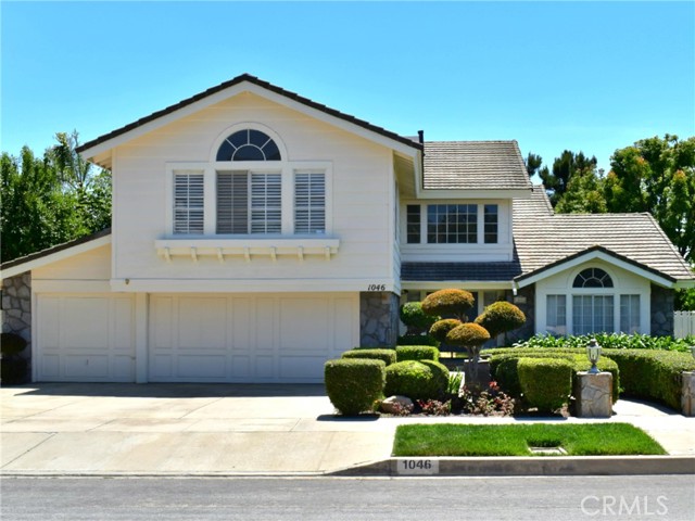 Detail Gallery Image 2 of 10 For 1046 W Westridge Ct, Upland,  CA 91786 - 4 Beds | 3 Baths