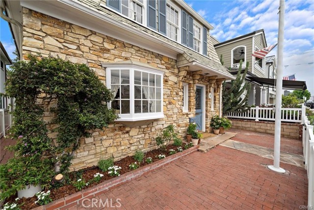 Detail Gallery Image 2 of 2 For 308 Coral Ave, Newport Beach,  CA 92662 - 3 Beds | 2 Baths