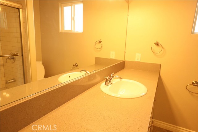 Detail Gallery Image 9 of 16 For 239 E Montana St, Pasadena,  CA 91104 - 2 Beds | 2 Baths