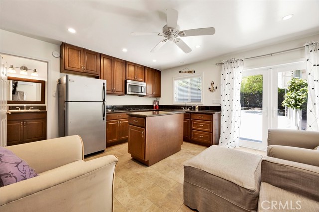 18930 Wells Drive, Tarzana CA: https://media.crmls.org/medias/77c8e039-cd76-40c5-bd12-d7e7b958b6be.jpg