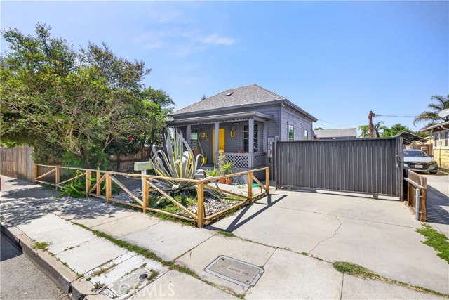 Detail Gallery Image 2 of 47 For 614 N Shelton, Santa Ana,  CA 92703 - 5 Beds | 2 Baths