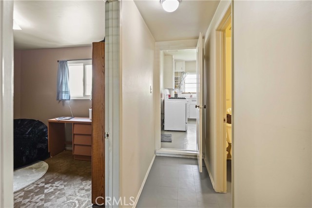 Detail Gallery Image 17 of 27 For 1200 N Valley St, Burbank,  CA 91505 - 4 Beds | 2 Baths