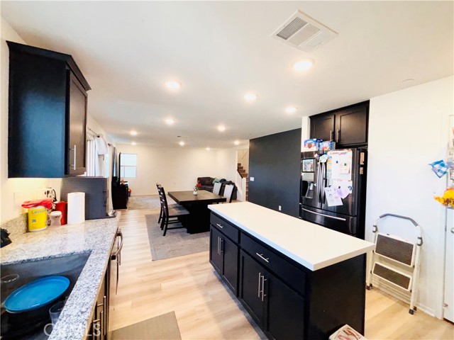 Detail Gallery Image 13 of 66 For 32770 Shorecrest, Lake Elsinore,  CA 92530 - 4 Beds | 3 Baths