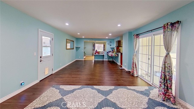 Detail Gallery Image 19 of 37 For 27909 Wellston Dr, Saugus,  CA 91350 - 6 Beds | 3/1 Baths