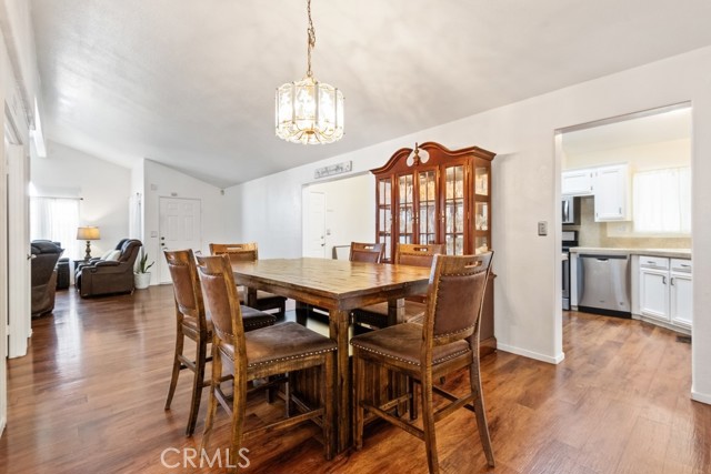 521 Bermuda Drive, Hemet CA: https://media.crmls.org/medias/77caa1e2-a6b0-4dd7-9c11-96a2e0cb35bb.jpg