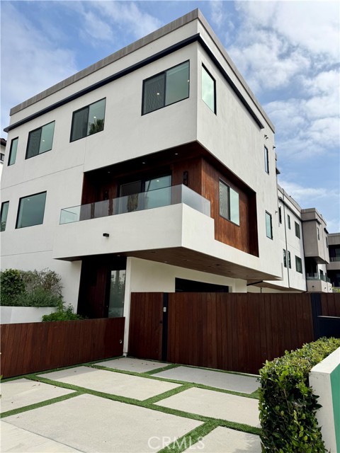 Detail Gallery Image 4 of 54 For 4336 N Serene Pl, Studio City,  CA 91604 - 3 Beds | 2/1 Baths