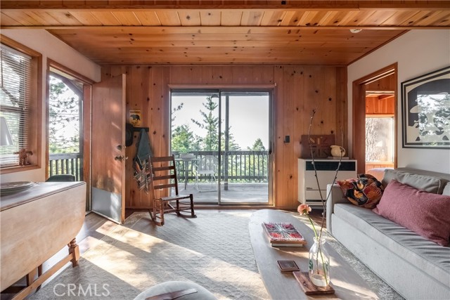 24032 Skyland Drive, Crestline CA: https://media.crmls.org/medias/77cc0038-db12-4708-9b79-771b25512935.jpg