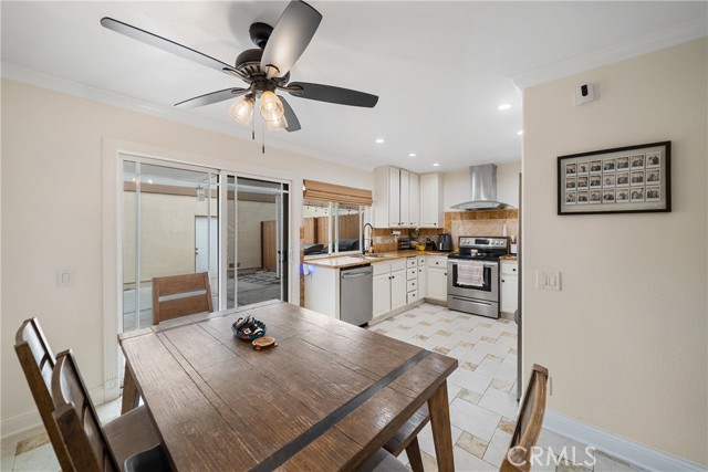 201 W Alton Ave, Santa Ana CA: https://media.crmls.org/medias/77cc2d5c-34b1-4eee-b987-2dd8e82804f9.jpg