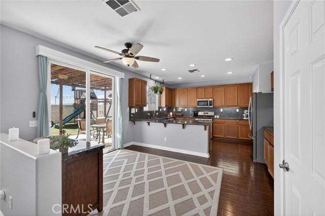 Detail Gallery Image 15 of 67 For 38430 Magdelena St, Murrieta,  CA 92563 - 3 Beds | 2/1 Baths