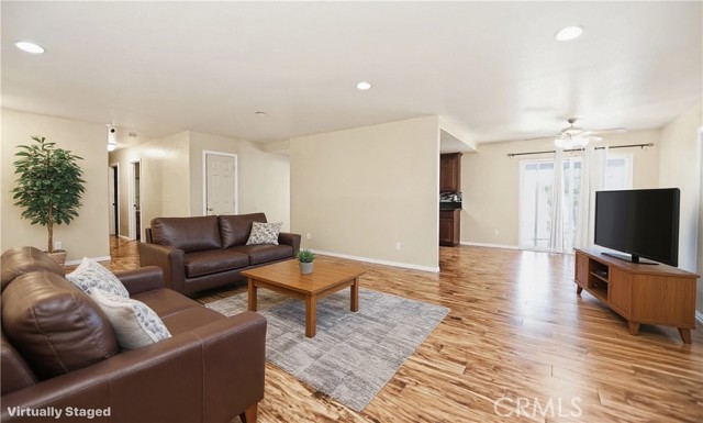 Detail Gallery Image 5 of 21 For 21667 Laguna, Apple Valley,  CA 92308 - 3 Beds | 2 Baths