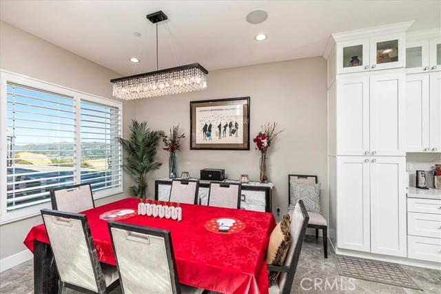 Detail Gallery Image 10 of 74 For 38000 via Vista Grande, Murrieta,  CA 92562 - 5 Beds | 5/2 Baths