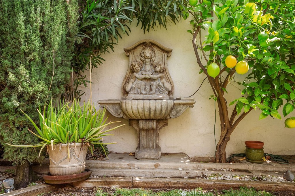 https://media.crmls.org/medias/77ceb0ae-c58f-4255-936d-122cbb1e8649.jpg?preset=X-Large