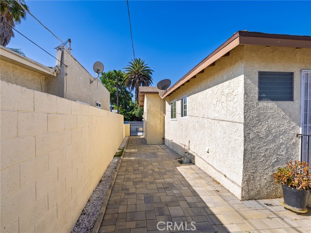 1735 257th Street, Lomita CA: https://media.crmls.org/medias/77cf2a8a-f1a8-4886-ab81-a2f77304e48f.jpg