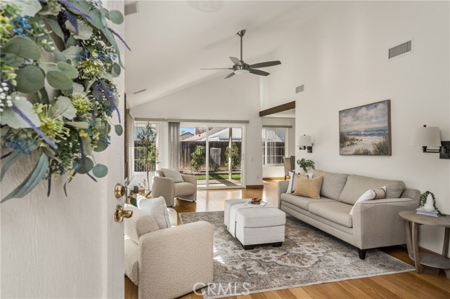 Detail Gallery Image 3 of 45 For 6 Whitecloud, Irvine,  CA 92614 - 3 Beds | 2 Baths