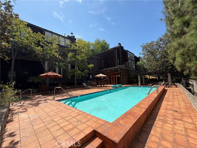 Detail Gallery Image 23 of 26 For 3884 Fredonia Dr #F,  Los Angeles,  CA 90068 - 2 Beds | 3 Baths