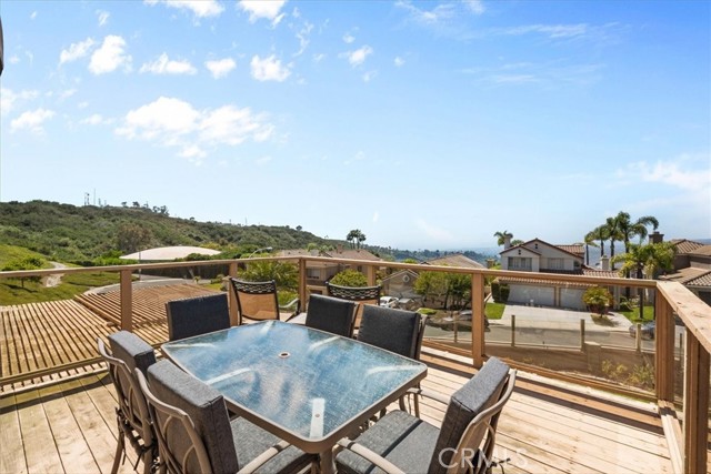 42 Paseo Alba, San Clemente CA: https://media.crmls.org/medias/77d043b9-f585-42fa-8ad9-219f81ff738e.jpg